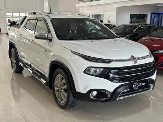 FIAT TORO 2.0 16V TURBO DIESEL RANCH 4WD AT9 FIAT TORO 2.0 16V TURBO DIESEL RANCH 4WD AT9